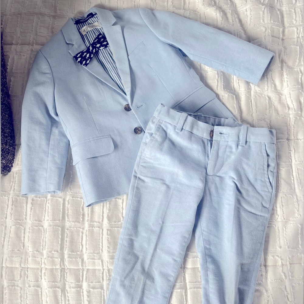 Boys 2 piece suit from HM size 2-3y. Only used once.